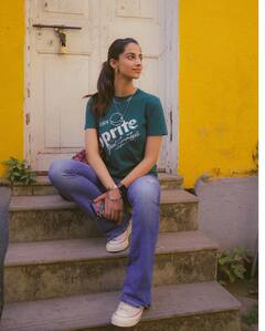 Meenakshi chaudhary: ముంబైలో షికార్లు కొడుతున్న మీనాక్షి చౌదరి