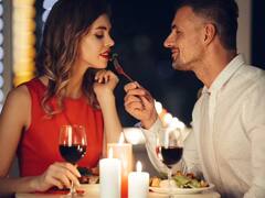 लो मिल गया वैलेंटाइन डे पर पार्टनर के साथ रोमांटिक डिनर करने के लिए बजट फ्रेंडली रेस्टोरेंट