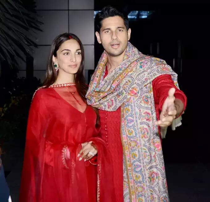 Sidharth Malhotra Kiara Advani Wedding Reception Delhi Venue Photos Videos Guest List Sidharth Kiara Wedding Reception Live: આજે દિલ્હીમાં યોજાશે સિદ્ધાર્થ અને કિયારાનું વેડિંગ રિસેપ્શન, સાસરીમાં થયું ભવ્ય સ્વાગત