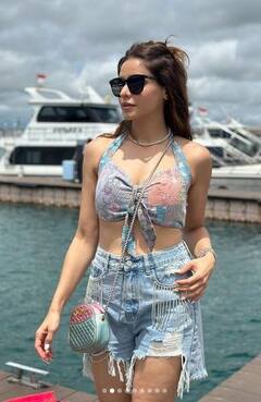 Aamna Sharif: ਆਮਨਾ ਸ਼ਰੀਫ ਨੇ ਬੈਕਲੇਸ ਟਾਪ 'ਚ ਦਿਖਾਇਆ ਆਪਣੀ ਖੂਬਸੂਰਤੀ ਦਾ ਜਲਵਾ, ਤਸਵੀਰਾਂ ਨੇ ਵਧਾਇਆ ਸੋਸ਼ਲ ਮੀਡੀਆ ਦਾ ਪਾਰਾ