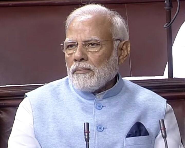 राष्ट्रपती द्रौपदी मुर्मू यांच्या अर्थसंकल्पीय अभिभाषणावर सरकारने मांडलेल्या आभार प्रस्तावावर पंतप्रधानांनी भाषण केलं. यादरम्यान त्यांनी निळ्या रंगाचे जॅकेट घातलेले होते जे फार विशेष होतं.