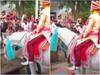 Video: बारात लेकर दुल्हन के घर पहुंचा दूल्हा, पटाखा बजते ही बेकाबू घोड़ी दूल्हे को लेकर भाग गई