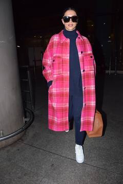 Deepika Padukone Pics: क्लासी है दीपिका पादुकोण का ये एयरपोर्ट लुक, लॉन्ग कोट और व्हाइट स्नीकर्स में दिखीं कमाल