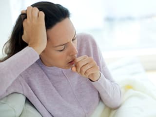 H3N2 Symptoms 2023: बदलणाऱ्या वातावरणात वेगानं पसरतोय H3N2 व्हायरस; ताप अन् खोकल्यानं हैराण झालेयत लोक