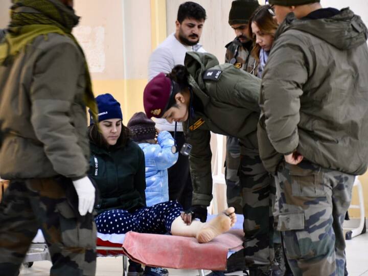 तुर्किए (तुर्की) में मरने वालों की संख्या के साथ ही घायलों की संख्या में लगातार इजाफा हो रहा है. कई देशों से आने वाली मदद वहां खौफ, दर्द और गम के मंजर के बीच भी लोगों को उम्मीद दे रही है. (फोटो-@DrSJaishankar)