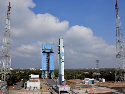 isro to launch india rocket sslv t2 today from sriharikota SSLV Rocket: இன்று விண்ணில் சீறிப்பாய்கிறது எஸ்.எஸ்.எல்.வி-டி2.. இம்முறையாவது வெற்றி கிடைக்குமா?