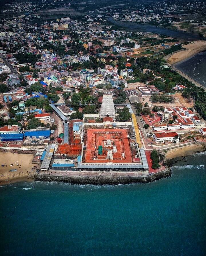 திருச்செந்தூர் முருகன் கோவிலில், ஆண்டு முழுவதும் பல்வேறு நிகழ்ச்சிகள் நடைபெறும்.