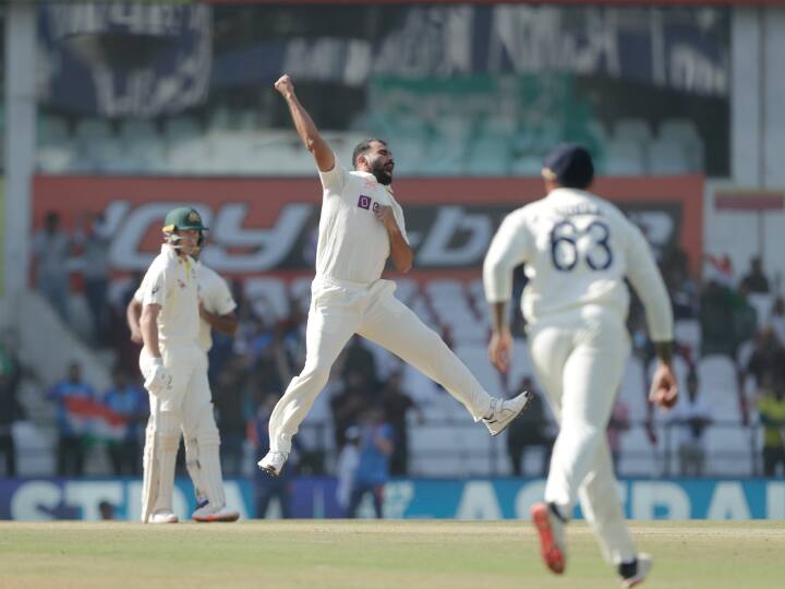 पहिल्या दिवशीच्या अखेरीस भारत 77 वर 1 बाद अशी असून भारत 100 धावांनी पिछाडीवर आहे.