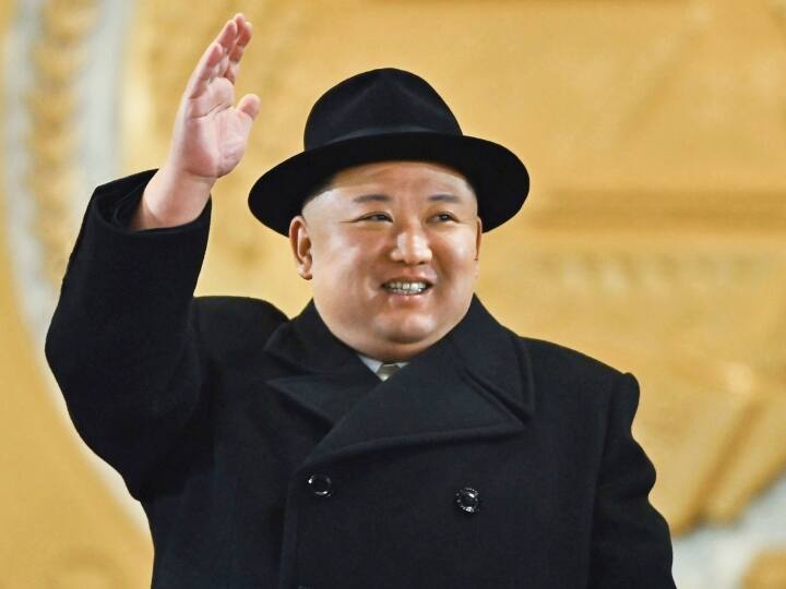 नॉर्थ कोरिया की सरकारी मीडिया की ओर से जारी की गई तस्वीरों में नॉर्थ कोरिया के सबसे बड़े ICBM 11 Hwasong-17s को दिखाया गया है, जिनके बारे में संदेह है कि वे परमाणु वारहेड के साथ दुनिया में लगभग कहीं भी हमला कर सकती हैं.