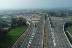 Delhi Mumbai Expressway: मुंबई-दिल्ली अंतर कमी होणार; 24 ऐवजी 12 तासांतच अंतर गाठणं शक्य, दिल्ली-मुंबई द्रुतगती मार्गाचे फोटो व्हायरल