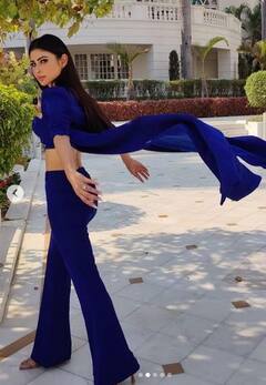 Mouni Roy: ਬਲੂ ਆਊਟਫਿਟ ਵਿੱਚ ਕਿਲਰ ਲੁੱਕ ਨਾਲ ਤਬਾਹੀ ਮਚਾ ਰਹੀ ਹੈ ਮੌਨੀ ਰਾਏ, ਹੌਟ ਲੁੱਕ ਦੇਖ ਕੇ ਪ੍ਰਸ਼ੰਸਕਾਂ ਦੇ ਉੱਡ ਗਏ ਹੋਸ਼