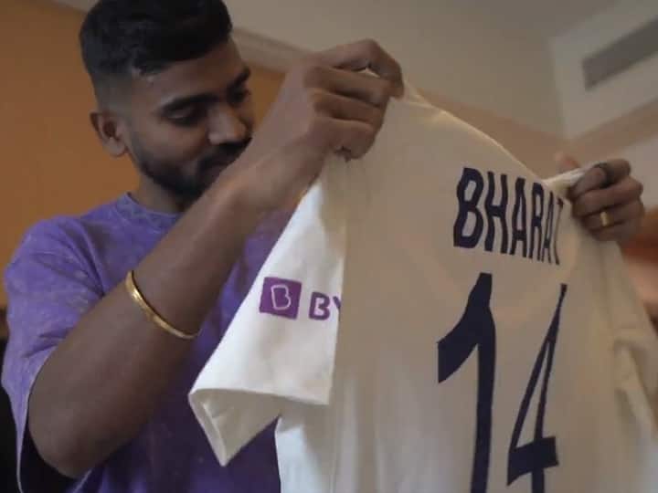 KS Bharat Test Debut BCCI Shares Video Srikar Bharat on his career Journey VIDEO: केएस भरत टीम इंडिया की टेस्ट जर्सी मिलने के बाद हो गए थे इमोशनल, जानें किसे दिया सक्सेस का क्रेडिट