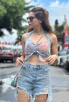 Aamna Sharif: ਆਮਨਾ ਸ਼ਰੀਫ ਨੇ ਬੈਕਲੇਸ ਟਾਪ 'ਚ ਦਿਖਾਇਆ ਆਪਣੀ ਖੂਬਸੂਰਤੀ ਦਾ ਜਲਵਾ, ਤਸਵੀਰਾਂ ਨੇ ਵਧਾਇਆ ਸੋਸ਼ਲ ਮੀਡੀਆ ਦਾ ਪਾਰਾ