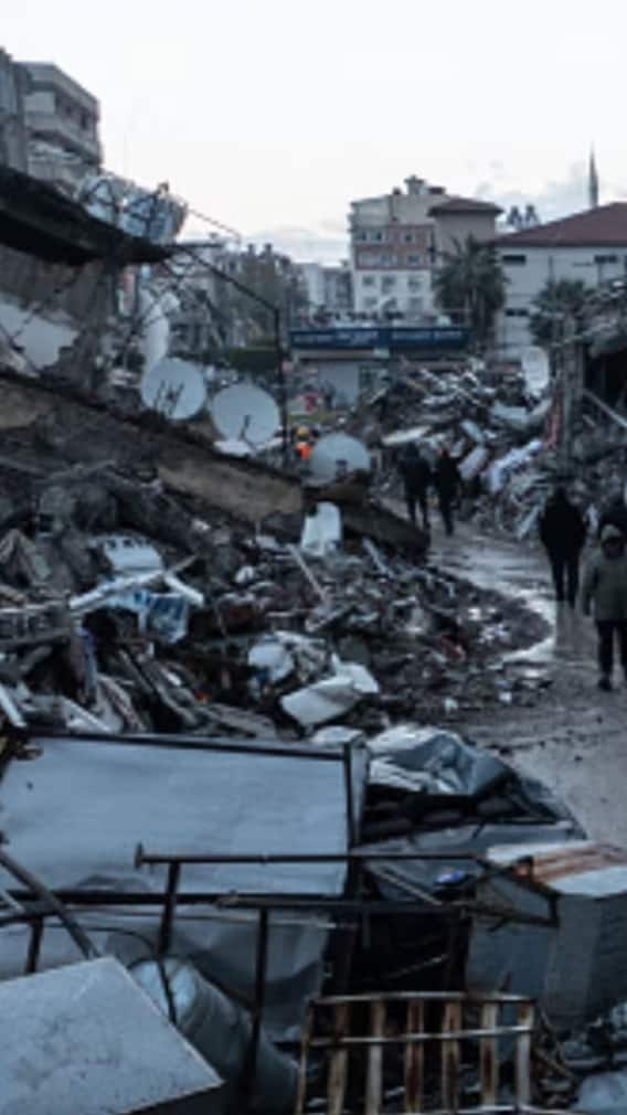 ভূমিকম্পে পশ্চিমে সরল তুরস্ক!