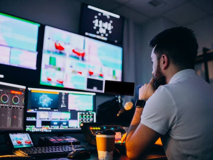 What is the difference between a producer and a line producer know about their jobs प्रोड्यूसर और लाइन प्रोड्यूसर में क्या अंतर होता है और फिल्म में इनका क्या काम होता है?