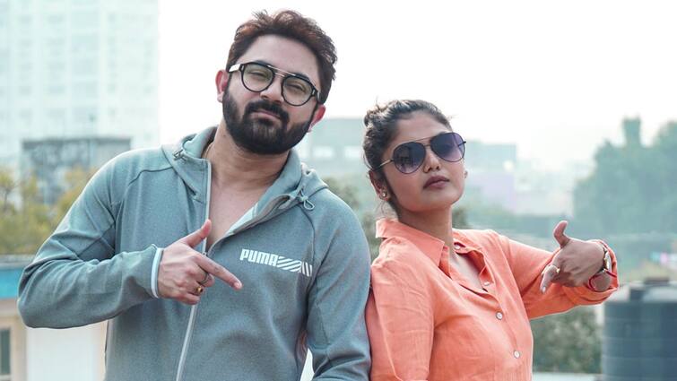 Soham Shayani: Central Board denied to give certificate to Soham Chakraborty and Sayani Ghosh pictures L S D Laal Suitcase ta Dekhechen, after controversy, certificate givin Soham Shayani: সেন্সর সার্টিফিকেট পাওয়া নিয়ে বিতর্ক, অনিশ্চয়তা পেরিয়ে আগামীকালই মুক্তি সোহম-সায়নীর ছবির