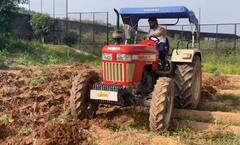 VIDEO: ਖੇਤ 'ਚ ਟਰੈਕਟਰ ਵਾਹੁੰਦੇ ਨਜ਼ਰ ਆਏ MS Dhoni, ਵੀਡੀਓ ਸ਼ੇਅਰ ਕਰਕੇ ਬੋਲੇ- 'ਕੁਝ ਨਵਾਂ ਸਿੱਖ ਕੇ ਚੰਗਾ ਲੱਗਾ'