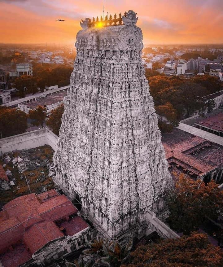 முருகனின் அறுபடை வீடுகளுள், திருச்செந்தூர் ஒன்றாகும்.