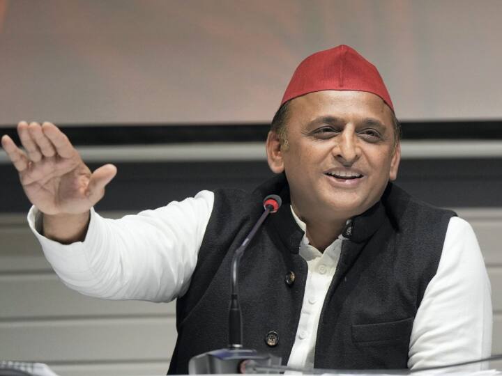 Akhilesh Yadav get support of Keshav Prasad Maurya and Sanjay Nishad for Demand of Caste Census in UP UP Politics: यूपी की राजनीति में तूफानी हलचल! केशव प्रसाद मौर्य के बाद एक और मंत्री ने किया अखिलेश यादव का समर्थन