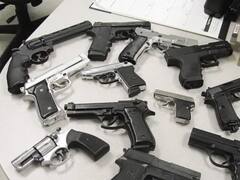 फेसबुक पर हथियारों की डील! बजरंग दल से जुड़े ग्रुप्स को राइफल-पिस्टल बेचने का प्लान, रिपोर्ट में दावा