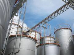 ஆந்திரா: ஆயில் டேங்கை சுத்தம் செய்த 7 தொழிலாளர்கள் பலி - நடந்தது என்ன?