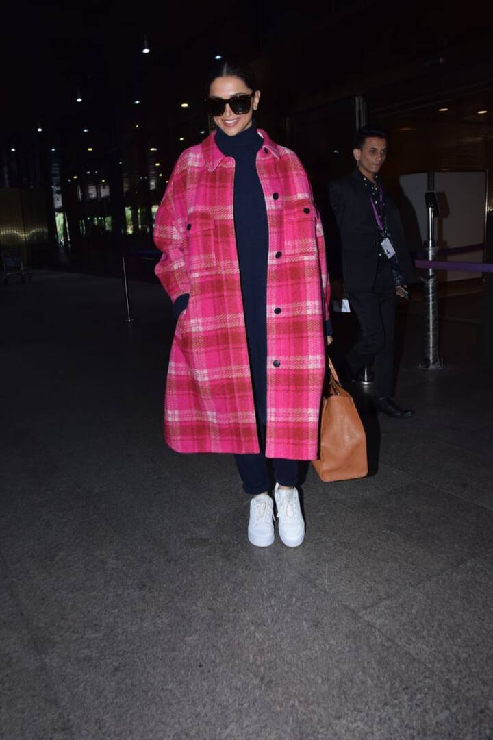 इन लेटेस्ट फोटो में दीपिका पादुकोण का लुक बेहद शानदार लग रहा है, जिस पर आप भी दिल हार बैठेंगे.