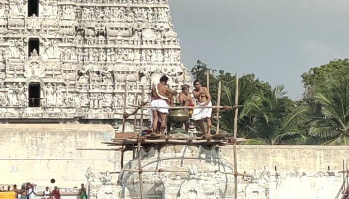 மூலவர் பிரதிஷ்டை தின வருஷாபிஷேகம் நடைபெற்றது. மூலவர், சண்முகர், விமான கலசங்களுக்கு புனித நீர் ஊற்றபட்டது.