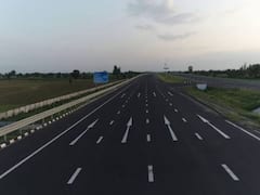 Delhi Mumbai Expressway: मुंबई-दिल्ली अंतर कमी होणार; 24 ऐवजी 12 तासांतच अंतर गाठणं शक्य, दिल्ली-मुंबई द्रुतगती मार्गाचे फोटो व्हायरल