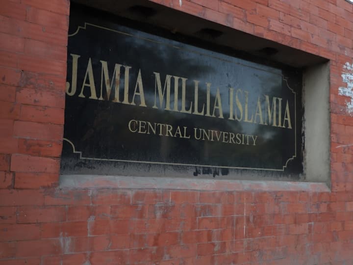 Police Register FIR On Jamia Millia Islamia University Professor For sexual harassment to Student Delhi: जामिया यूनिवर्सिटी के प्रोफेसर पर पुलिस ने दर्ज की FIR, छात्रा ने लगाया है यौन उत्पीड़न का आरोप