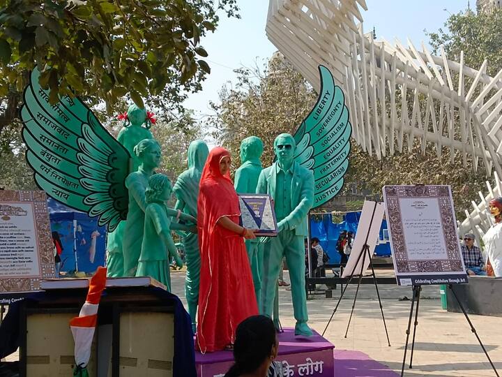 यावर्षी कलेच्या माध्यमातून संविधानिक मूल्ये रुजवण्याचा त्यांचा प्रयत्न आहे. त्यासाठी कोरो इंडियाची टीमही काल घोडा आर्ट फेस्टिवलमध्ये उपस्थित राहून लोकांशी संवाद साधत आहे.