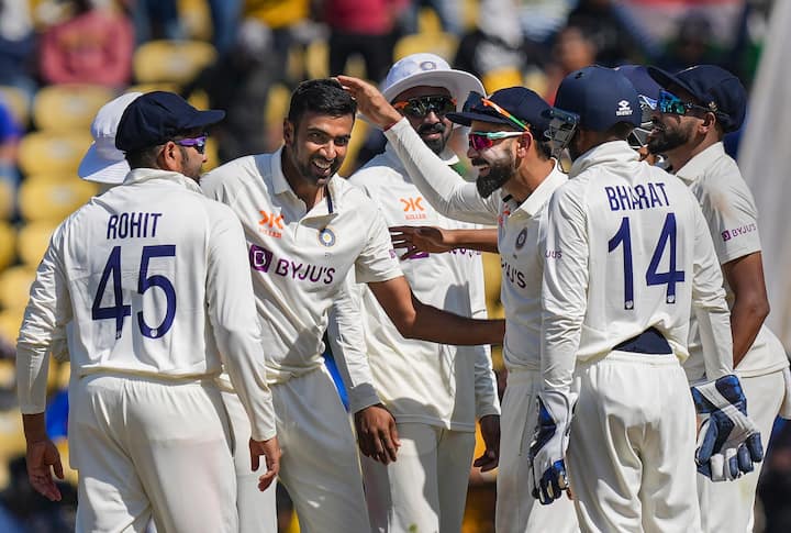 অশ্বিনের আগে অনিল কুম্বলে ৯৩তম টেস্টে সাড়ে চারশো উইকেটের মাইলফলক স্পর্শ করেছিলেন।