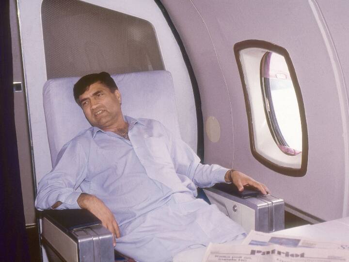 पूर्व केंद्रीय मंत्री और किसान नेता रहे राजेश पायलट का नाम राजेश्वर प्रसाद सिंह विधूड़ी था. राजस्‍थान की भरतपुर सीट से पहला लोकसभा चुनाव  लड़ने पर संजय गांधी के कहने पर उन्‍होंने अपना नाम बदलकर राजेश पायलट कर लिया था.(फोटो-Getty)