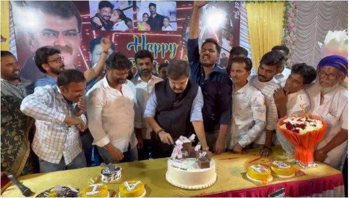 राष्ट्रवादी काँग्रेसच्या महेंद्र नाईक या कार्यकर्त्याचा काल (8 फेब्रुवारी) वाढदिवस होता.