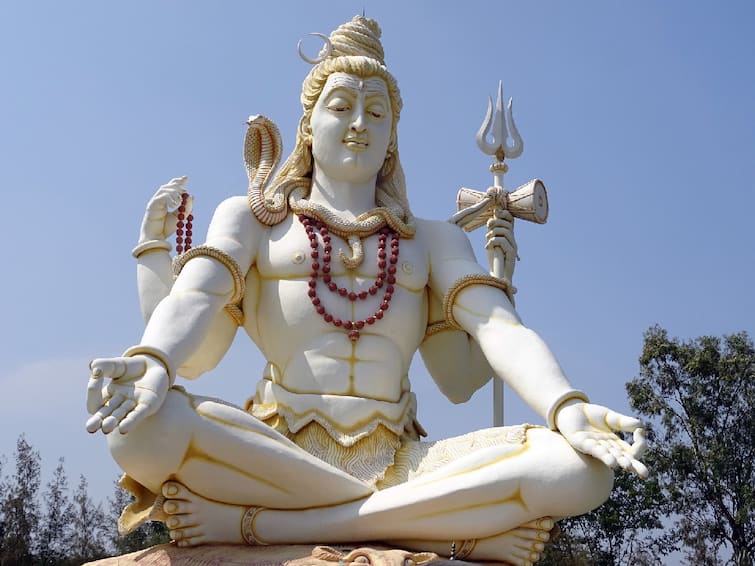 Lord Shiva Birth Story in Tamil Lord Shiva Parvati Origin Love Story Explained Mahashivathri Mahashivarathri 2023 Lord Shiva Story : சிவன் யாருடைய மகன் ? ஜோதி உருவனாவர் பிறந்த கதை என்ன? புராணம் சொல்வது என்ன?