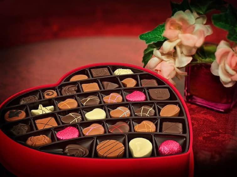 valentines day - chocolate day 2023 february 9th 2023 Chocolate Day: சாக்லேட் டே.. அன்பிற்குறியவர்களை எப்படி விதவிதமாய் சாக்லேட் கொடுத்து அசத்தலாம்? டிப்ஸ் இதோ..