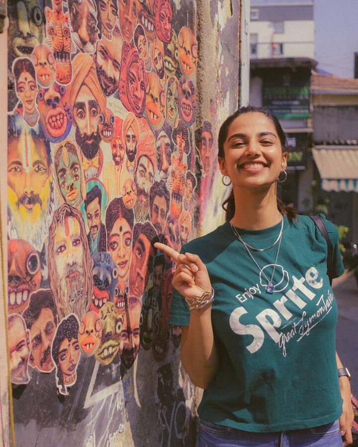 ముంబైలో మీనాక్షి చౌదరి -Image Credit: Meenakshi chaudhary/Instagram