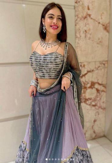 ਹਾਲ ਹੀ 'ਚ ਨੇਹਾ ਮਲਿਕ ਨੇ ਇੰਸਟਾਗ੍ਰਾਮ 'ਤੇ ਆਪਣੀਆਂ ਲੇਟੈਸਟ ਐਥਨਿਕ ਤਸਵੀਰਾਂ ਸ਼ੇਅਰ ਕੀਤੀਆਂ ਹਨ, ਜਿਸ 'ਚ ਉਹ ਆਪਣੇ ਅੰਦਾਜ਼ ਨਾਲ ਤਬਾਹੀ ਮਚਾ ਰਹੀ ਹੈ। ਇੱਥੇ ਵੇਖੋ ਫੋਟੋਆਂ...