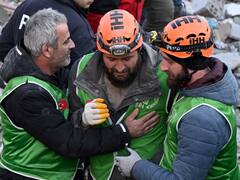 Turkiye-Syria Earthquake: 'तुम बेटे जैसे हो...चमत्कार है ये...4 दिनों से नहीं सोई', 100 घंटों बाद मलबे से निकली तो लोग बोले