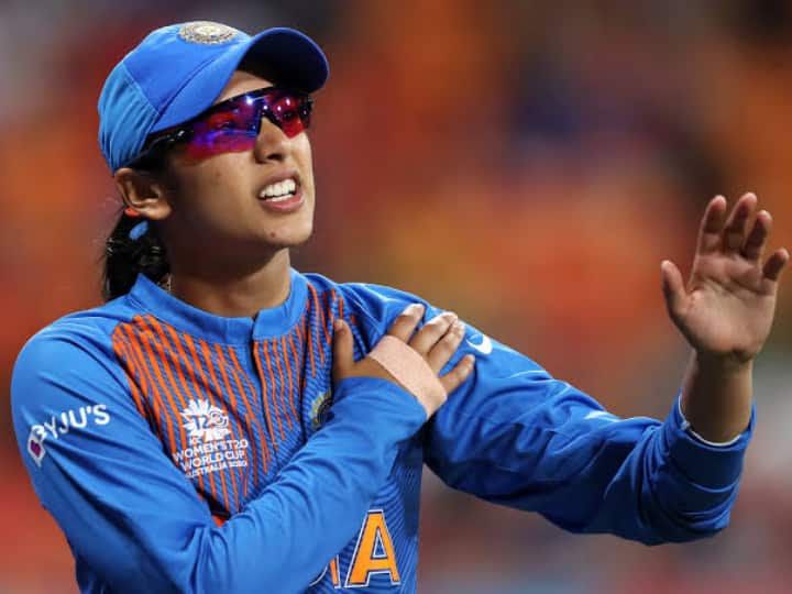 icc womens t20 world cup 2023 smriti mandhana suffers finger injury likely to miss clash against pakistan Women T20 World Cup: पाक के खिलाफ मैच से पहले भारत के लिए बुरी खबर! चोट के कारण स्मृति मंधाना का खेलना मुश्किल