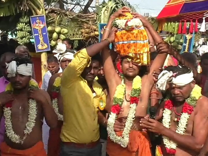 கரூர் ஸ்ரீ மதுரைவீரன் சுவாமி ஆலய கும்பாபிஷேக விழா - திரளான பக்தர்கள் பங்கேற்பு