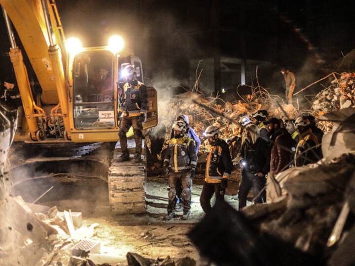 Search and rescue operations are being carried out in Gaziantep, Turkiye by personnel. Cranes are being used to expedite the process. (Image Source: Getty)