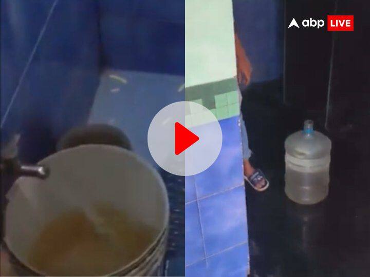 Watch Thane man used public toliet water to cook food in meera road area video went viral Watch: मुंबई में फास्ट फूड स्टाल पर खाना बनाने के लिए पब्लिक टॉयलेट से पानी भरता दिखा शख्स, सामने आया वीडियो
