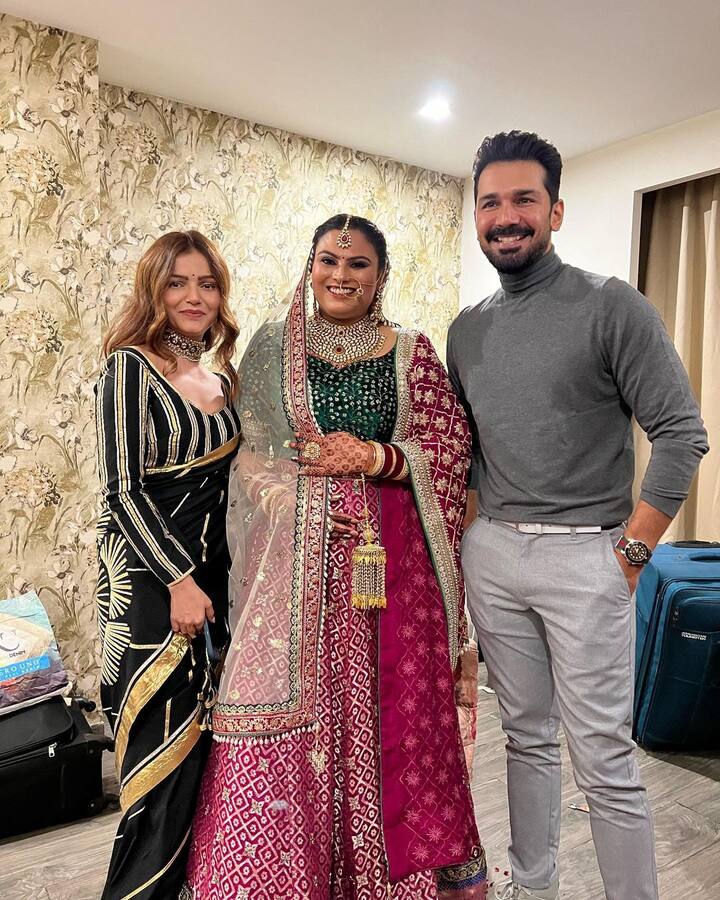 तान्या अबरोल की शादी में टीवी के मोस्ट पॉपुलर कपल रुबीना दिलैक और अभिनव शुक्ला भी पहुंचे थे.