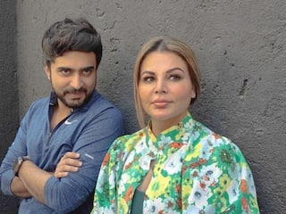 Rakhi Sawant: நிர்வாண வீடியோ.. ரெக்கார்டு.. பிரபல நடிகை ராக்கி சாவந்த் வைக்கும் பரபரப்பு புகார்..