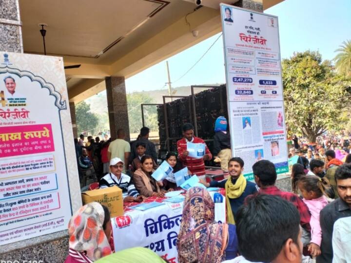 चिरंजीवी स्वास्थ्य बीमा योजना के तहत ऑनलाइन आवेदन किया जाता सकता है. इसके लिए chiranjeevi.rajasthan.gov.in पर जाना होगा. यहां पर जाकर आप जरूरी जानकारियों के साथ रजिस्ट्रेशन कर सकते हैं.