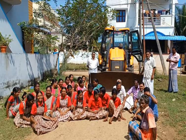 Sirkali People stopped the road construction work for not road specility provide them Sirkali Protest: எங்களுக்கு ரோடு போடாம யாருக்கும் போடக்கூடாது - ஜே.சி.பி. இயந்திரத்தை சிறைப்பிடித்த பொதுமக்கள்