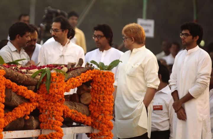 पूरे राजकीय सम्मान के साथ उनका अंतिम संस्कार किया गया था. देश विदेश से लोग अपने चहेते नेता को आखिरी बार देखने आए थे.