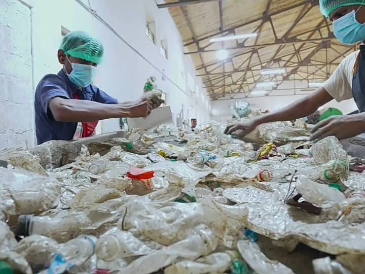 அனைவரது கவனத்தை ஈர்த்த பிரதமர் மோடியின் நீல நிற ஜாக்கெட் - அது எப்படி, எங்கு செய்யப்பட்டது தெரியுமா..?