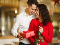 Valentine Day 2023: वैलेंटाइन डे पर पार्टनर को दें खास कस्टमाइज गिफ्ट, आज ही बनाकर रख लें लिस्ट