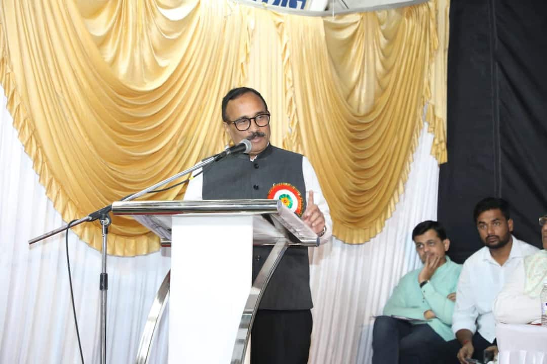 maharashtra news nashik atul save ordered take action on Illegal moneylenders to Collector Police and Cooperative Department Nashik Atul Save : नाशिकमध्ये खासगी सावकारीला आळा बसणार, सहकारमंत्री अतुल सावेंचा महत्त्वाचा निर्णय 